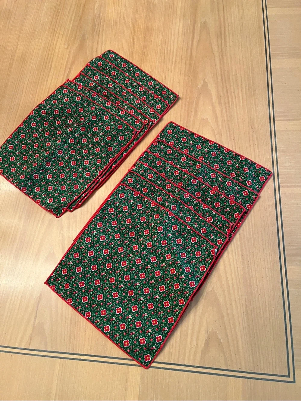 Vintage Green & Red Poppies 8”square Luncheon Napkins